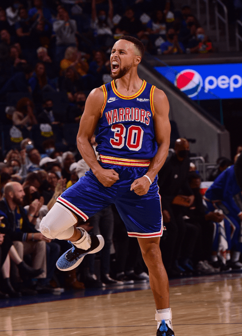 NBA：勇士主场狂胜灰熊 库里轰下45分（NBA：勇士主场大胜灰熊，库里狂砍45分）