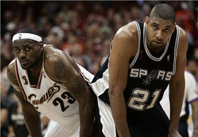 中国冰壶男队7比0胜波兰，明日双赛争冬奥门票（中国男子冰壶队7-0横扫波兰，明日连战冲击冬奥资格）