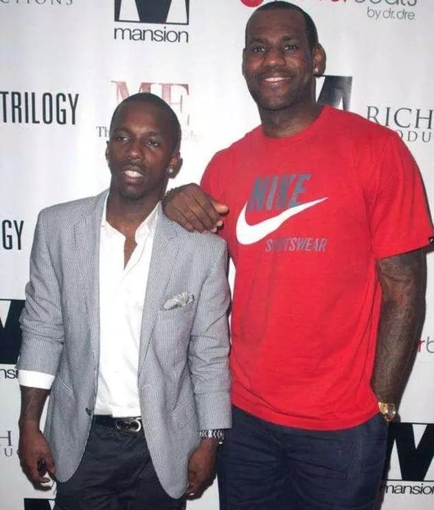 年终大战16强出炉：登贝莱&罗德里金球对决、姆巴佩vs莱万（年终决战16强揭晓：登贝莱与罗德里金球争锋，姆巴佩对阵莱万）