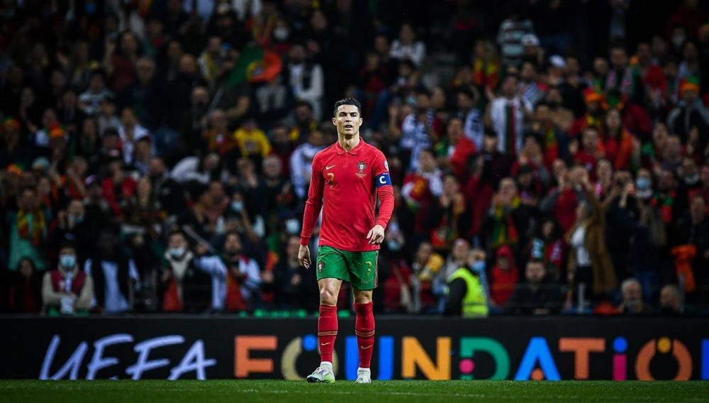 懂球帝足协杯冠军海报：国安是冠军！（懂球帝发布足协杯夺冠海报：国安加冕冠军！）