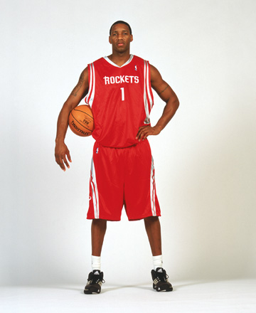 最后时刻围坐一团！戴维森故意推飞克勒贝尔引发冲突（终场前群体对峙！戴维森恶意推人致克勒贝尔摔倒引爆冲突）