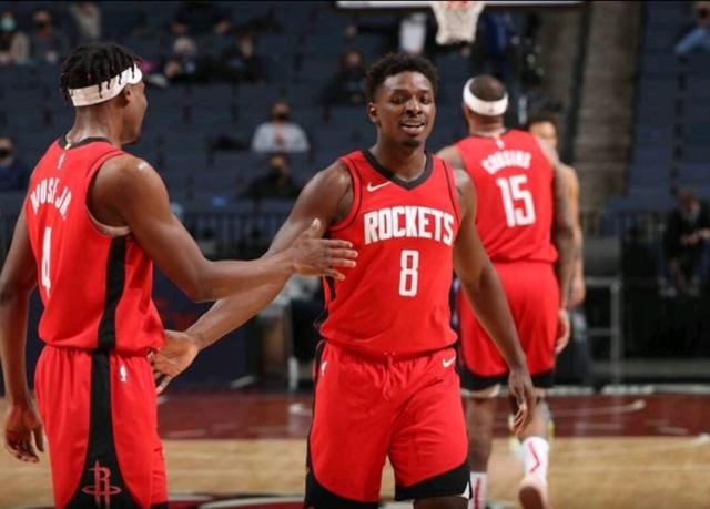 图片报：阿德耶米续约只接受加入解约条款，金额或达8000万欧（图片报：阿德耶米愿续约但需加入解约条款，解约金或高达8000万欧元）