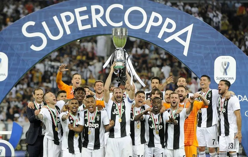 半场战报：汉堡1-0斯图加特，格拉策尔破门（半场：汉堡暂1-0领先斯图加特，格拉策尔建功）