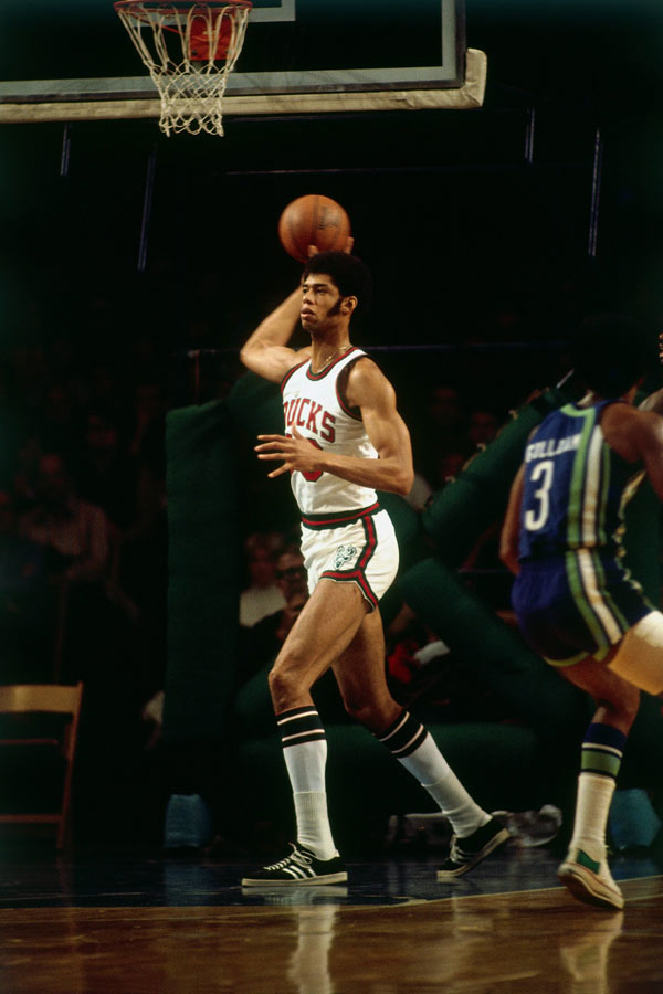 专家解读NBA为何伤病频发：负荷大节奏快，过早高强度打球（专家解析NBA伤病潮缘由：高负荷快节奏，过早高强度对抗）